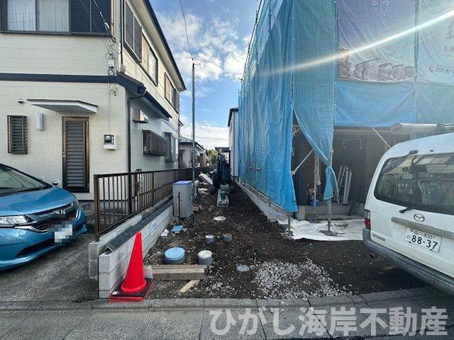 平塚市東八幡１丁目　新築戸建　全２棟の前面道路含む現地写真|3月19日撮影　建築中　現地外観