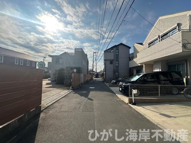 平塚市東八幡１丁目　新築戸建　全２棟の前面道路含む現地写真|3月19日撮影　建築中　現地外観