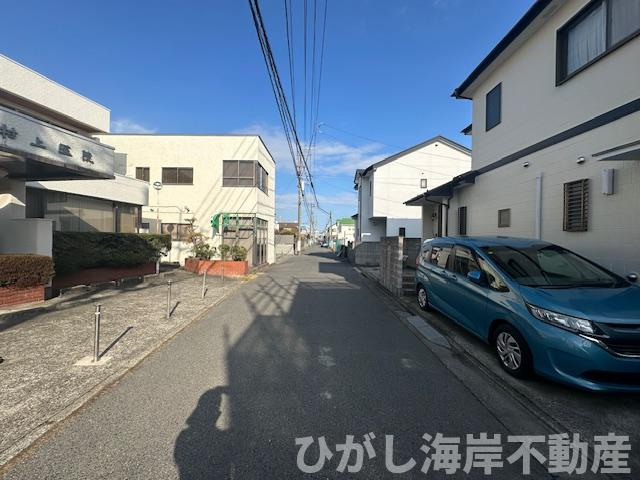 平塚市東八幡１丁目　新築戸建　全２棟の前面道路含む現地写真|3月19日撮影　建築中　現地外観