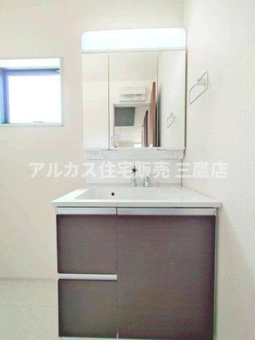 京王線 調布駅バス22分北ノ台小学校停歩4分 新築戸建 調布市深大寺北町2丁目の独立洗面台
