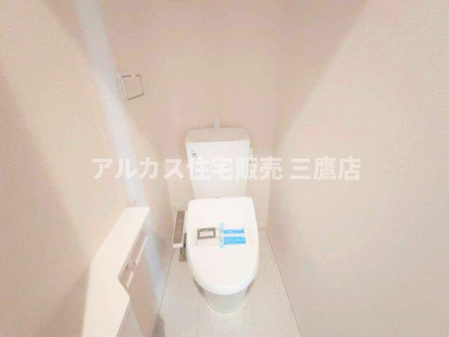 京王線 調布駅バス22分北ノ台小学校停歩4分 新築戸建 調布市深大寺北町2丁目のトイレ