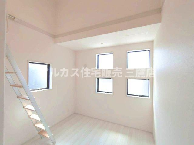 京王線 調布駅バス22分北ノ台小学校停歩4分 新築戸建 調布市深大寺北町2丁目の洋室