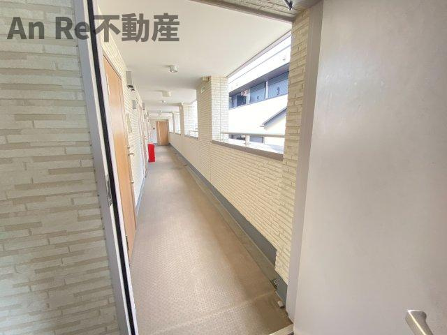 川口市戸塚東２丁目のアパートのロビー