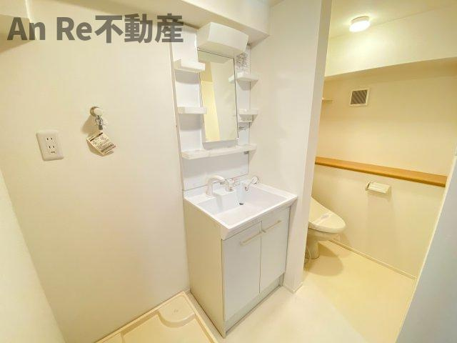 川口市戸塚東２丁目のアパートの洗面所