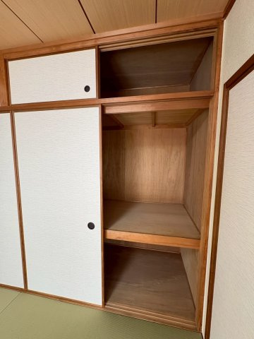 コンフォール学園緑が丘第2・27号棟の収納|和室にも収納あります
