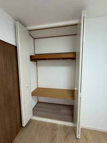 コンフォール学園緑が丘第2・27号棟の収納|ちょっとした収納スペースも充実しています