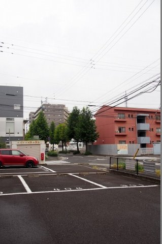 ローフィルドの駐車場|駐車場があるので、車を買う予定の方も安心です