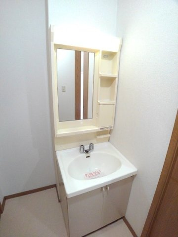 エルディム　フジ　Ｃの洗面所|コンパクトで使いやすい洗面所