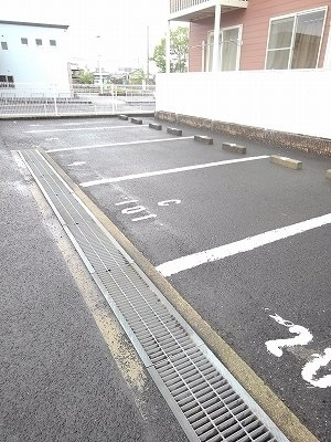 エルディム　フジ　Ｃの駐車場|駐車場完備です