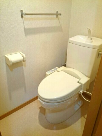 オレンジパレス１号棟のトイレ|清潔感のあるトイレです