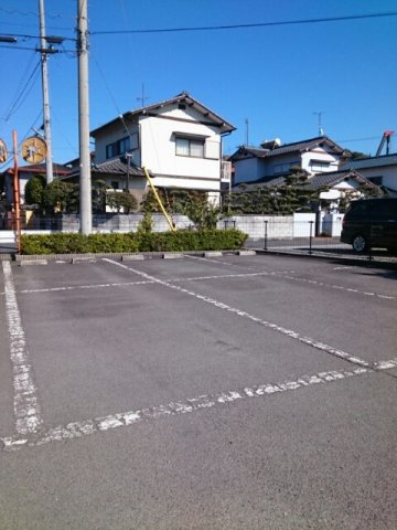 オレンジパレス１号棟の駐車場|カースペースがあります