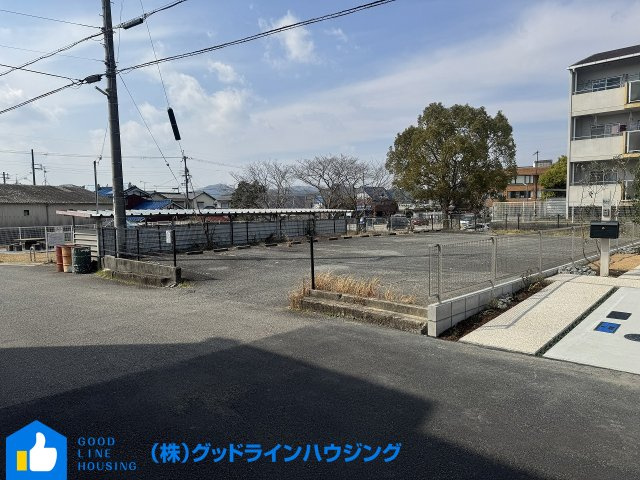 リーブルガーデン西高室2期の前面道路含む現地写真|解放感あり