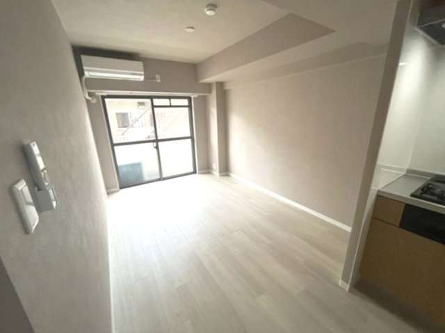 プラザサンアロー港南中央の居間・リビング