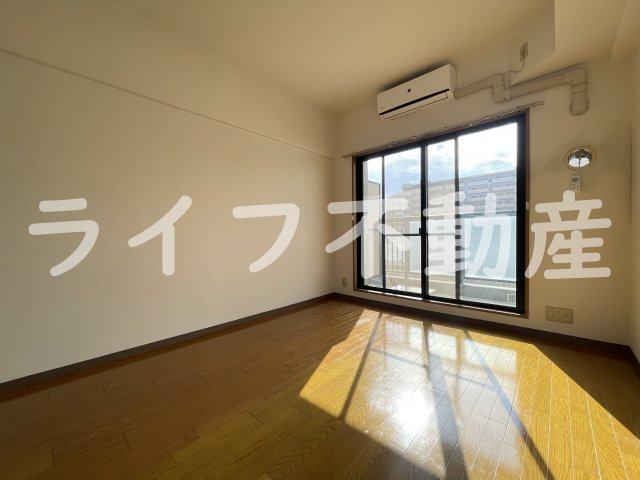 メゾン・ド・ヴィレ深江の洋室|コンパクトで使いやすい洋室です