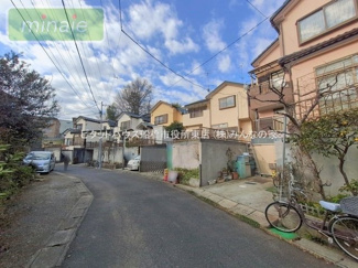 【前面道路含む現地写真】 | 平日・土日も見学できます　スーパー6分　コンビニ7分　再生住宅　下貝塚 | 全面道は4.9ｍあり、駐車ラクラクです♪