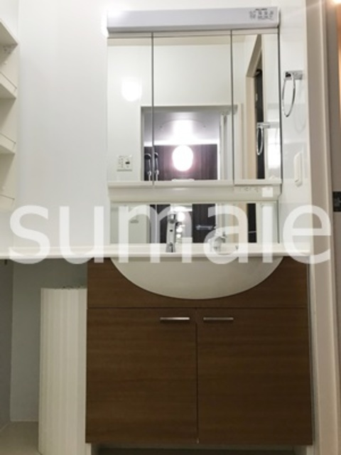 My  tiaraの洗面所|3面鏡タイプ洗面化粧台。