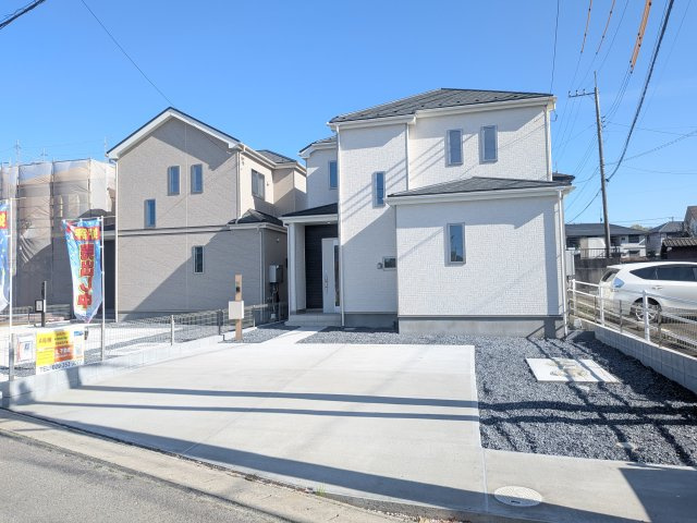 ひたちなか市足崎1474番　新築戸建て　A号棟の前面道路含む現地写真|現地完成済で建物や駐車場、お庭も全てご覧いただけます。。
本日のご見学も可能です♪
お気軽にお電話またはお問い合わせください。