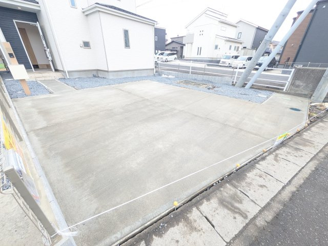 ひたちなか市足崎1474番　新築戸建て　A号棟の駐車場|駐車は3台可能です♪