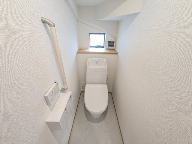 ひたちなか市足崎1474番　新築戸建て　A号棟のトイレ|高い節水性能で、水道代を大幅にカット。環境とお財布に優しく、家計をしっかりサポートします。