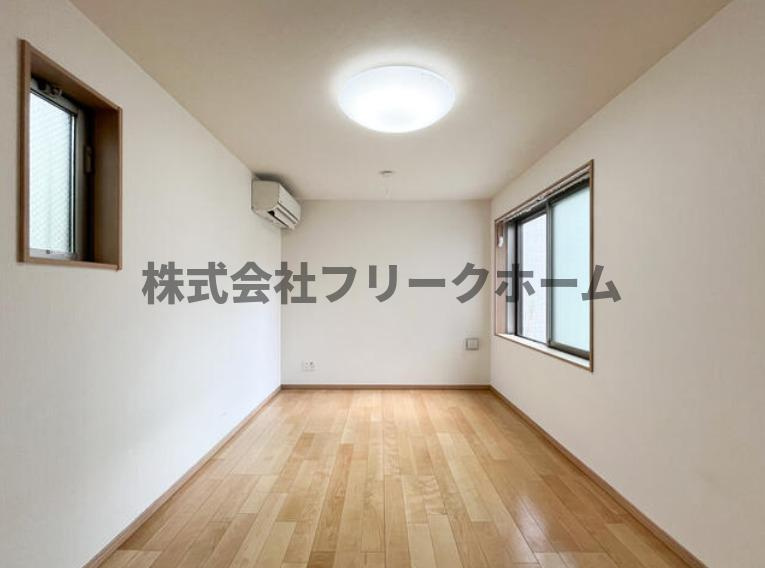 小金井市前原町３丁目のアパートの居間・リビング