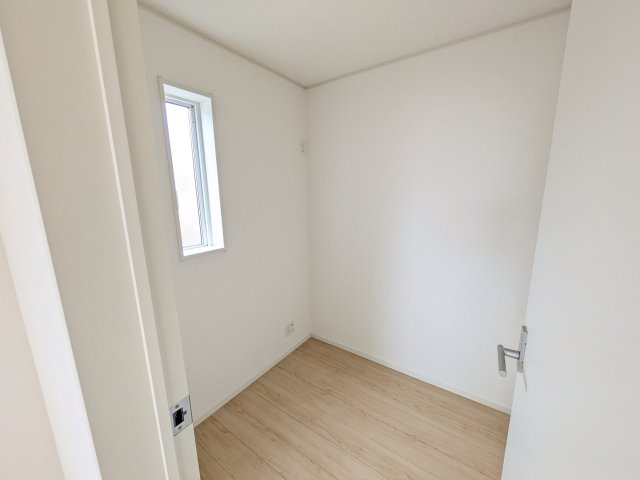 ひたちなか市平磯遠原町　第2　新築戸建て　2号棟の収納|大容量のクローゼットを完備。衣類から季節家電までスッキリ片付き、空間を有効活用できます。