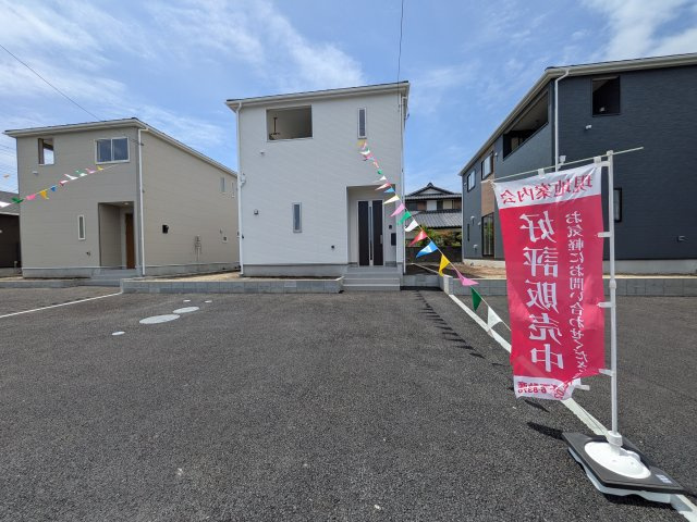 ひたちなか市平磯遠原町　第2　新築戸建て　2号棟の前面道路含む現地写真|写真だけでは伝わらない快適さを、ぜひ現地で体感しませんか？
即日見学可能です！平日のご案内も可能です♪
お気軽にお問合せまたはお電話ください！
0297-86-8370まで【リアライズ不動産】