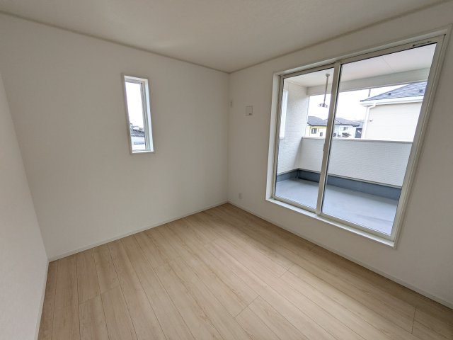 ひたちなか市平磯遠原町　第2　新築戸建て　2号棟の洋室|陽当たりの良い明るい洋室です♪
