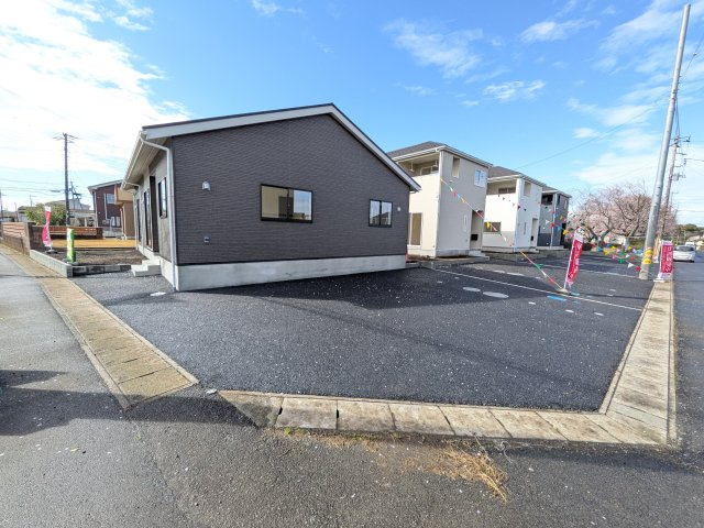 ひたちなか市平磯遠原町　第2　新築戸建て　2号棟の前面道路含む現地写真