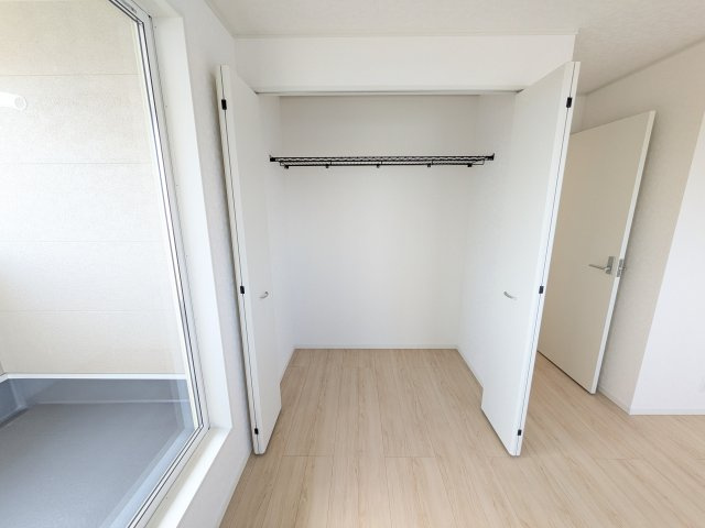ひたちなか市平磯遠原町　第2　新築戸建て　3号棟の収納|大容量のクローゼットを完備。衣類から季節家電までスッキリ片付き、空間を有効活用できます。