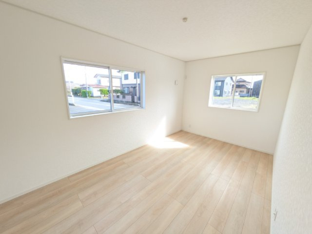 ひたちなか市平磯遠原町　第2　新築戸建て　4号棟の洋室|２面採光で、毎朝爽やかな光を感じられます。