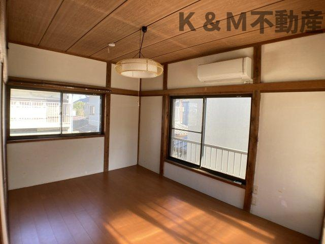 青葉台戸建ての居間・リビング|ゆったりとしたリビングです