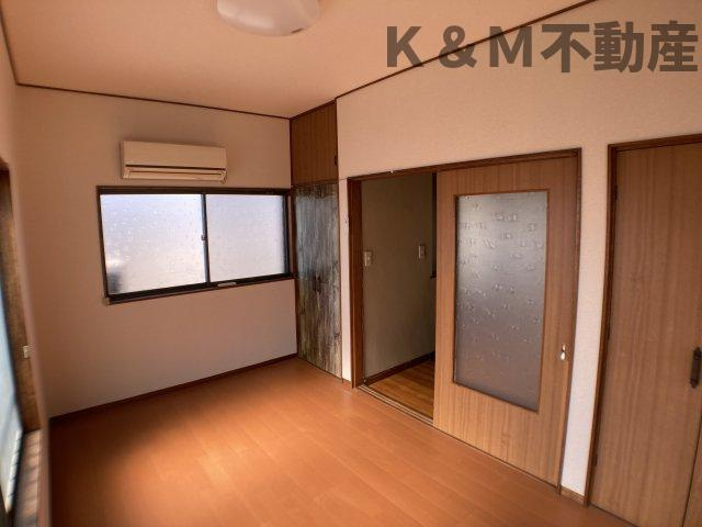 青葉台戸建ての居間・リビング|おしゃれな居間です