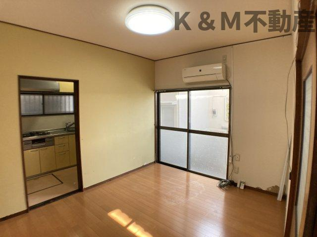 青葉台戸建ての居間・リビング|おしゃれなリビングです