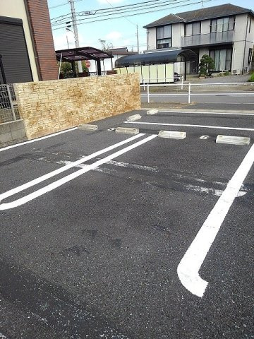 メゾンエトワールの駐車場