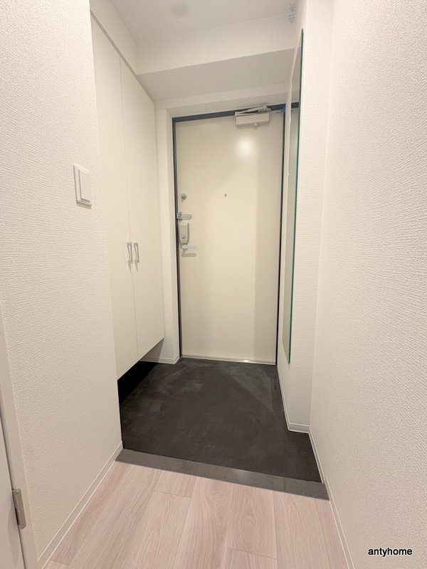 コンフォリア・リヴ淡路町一丁目　仲介手数料無料の玄関