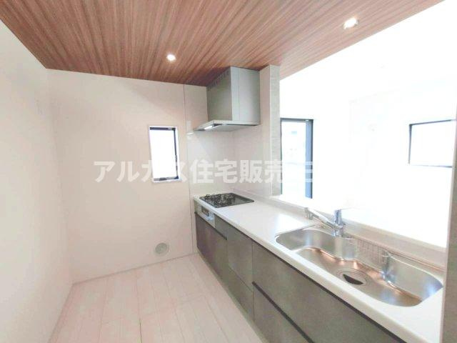 京王線 調布駅バス22分北ノ台小学校停歩4分 新築戸建 調布市深大寺北町2丁目のキッチン
