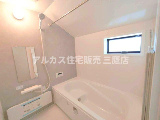 京王線 調布駅バス22分北ノ台小学校停歩4分 新築戸建 調布市深大寺北町2丁目の浴室