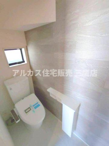京王線 調布駅バス22分北ノ台小学校停歩4分 新築戸建 調布市深大寺北町2丁目のトイレ