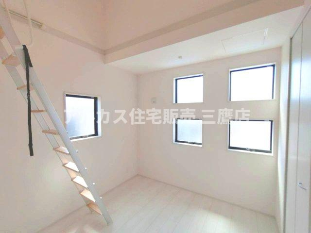 京王線 調布駅バス22分北ノ台小学校停歩4分 新築戸建 調布市深大寺北町2丁目の洋室