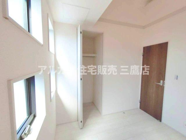京王線 調布駅バス22分北ノ台小学校停歩4分 新築戸建 調布市深大寺北町2丁目の洋室