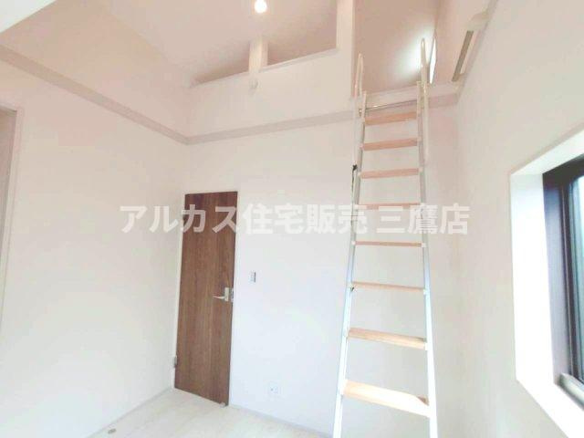 京王線 調布駅バス22分北ノ台小学校停歩4分 新築戸建 調布市深大寺北町2丁目の洋室