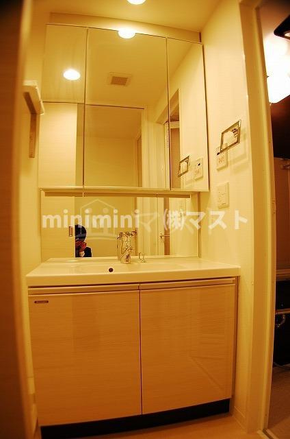 大阪市中央区南船場３丁目の賃貸マンションの洗面所