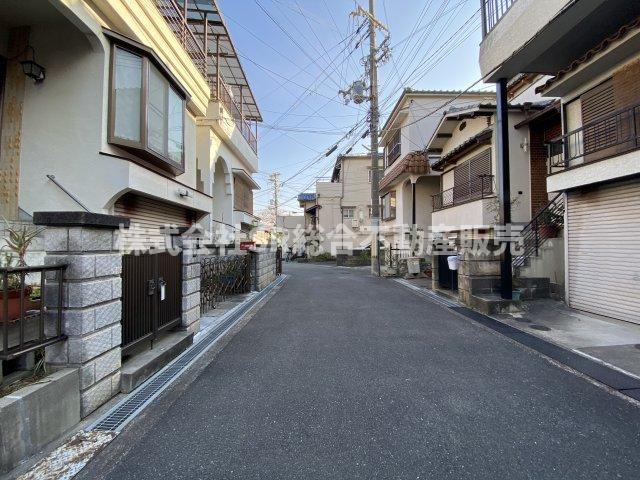 横小路町4丁目中古戸建の前面道路含む現地写真|弊社は中古戸建のご紹介、その後のリフォームのご提案、
賃貸物件のご紹介、すべてご対応可能です。
お客様にあったプランをご提案致します。
まずはお問合せ下さいませ。