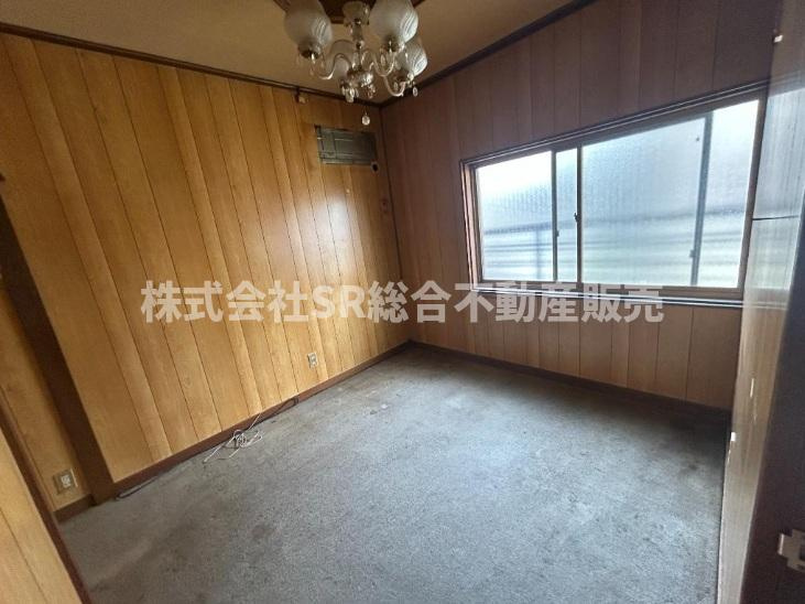 横小路町4丁目中古戸建の洋室|コンパクトで使いやすい洋室です