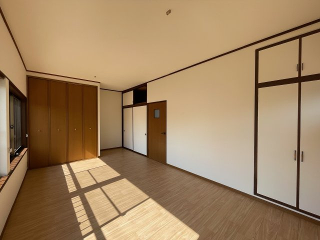 鳥羽倉庫付戸建の居間・リビング