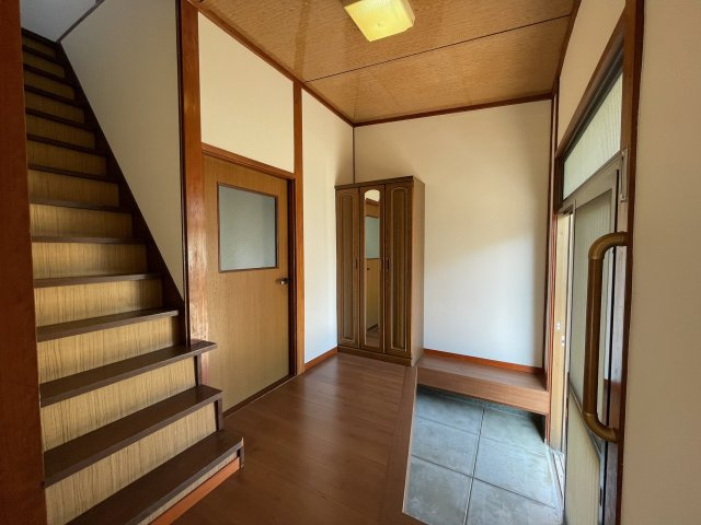 鳥羽倉庫付戸建の玄関