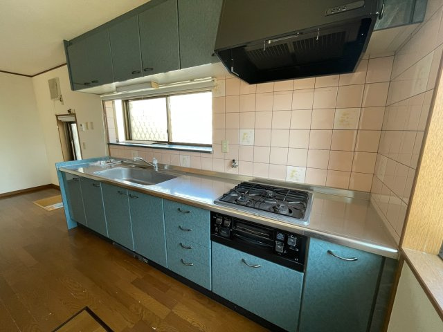 鳥羽倉庫付戸建のキッチン