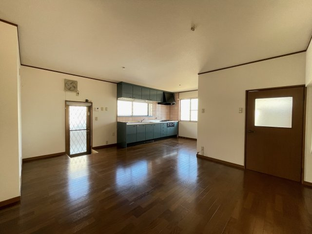 鳥羽倉庫付戸建の居間・リビング