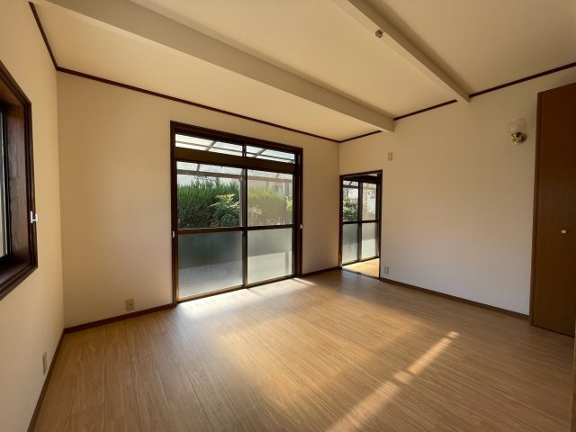 鳥羽倉庫付戸建の居間・リビング