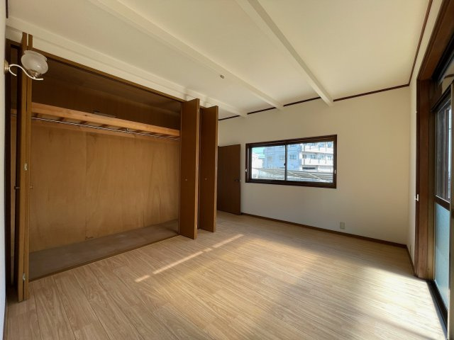 鳥羽倉庫付戸建の居間・リビング